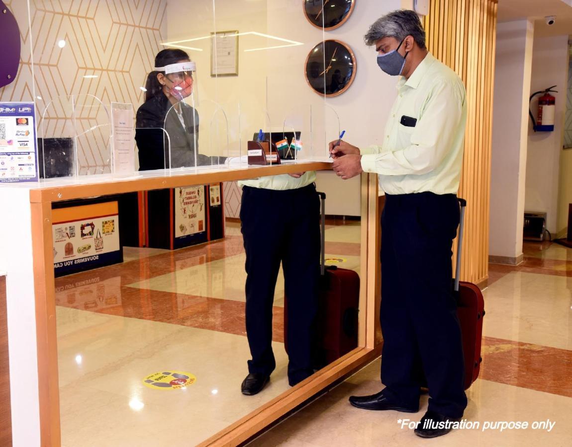 Oyo Hotel Ayush Palace Каттак Экстерьер фото