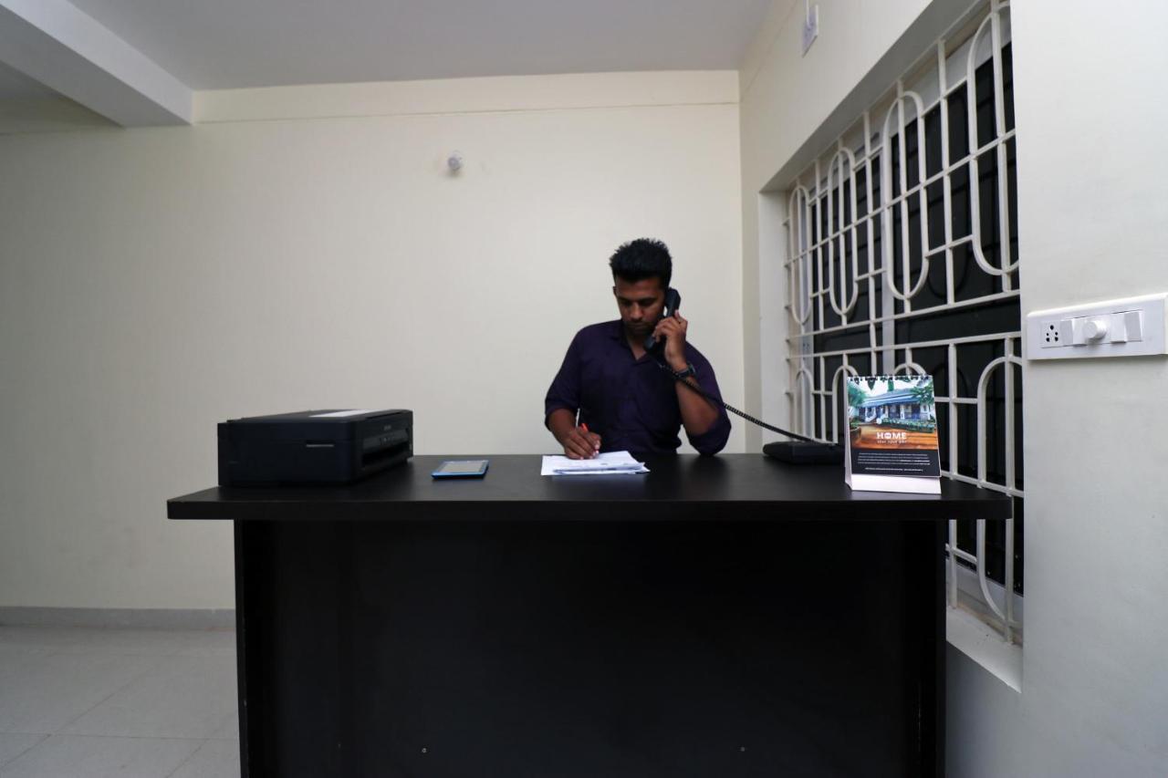 Oyo Hotel Ayush Palace Каттак Экстерьер фото