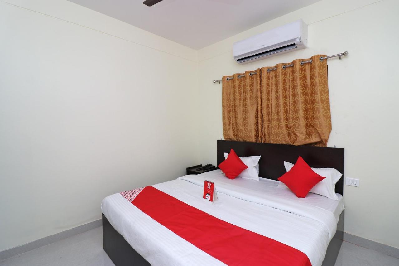 Oyo Hotel Ayush Palace Каттак Экстерьер фото