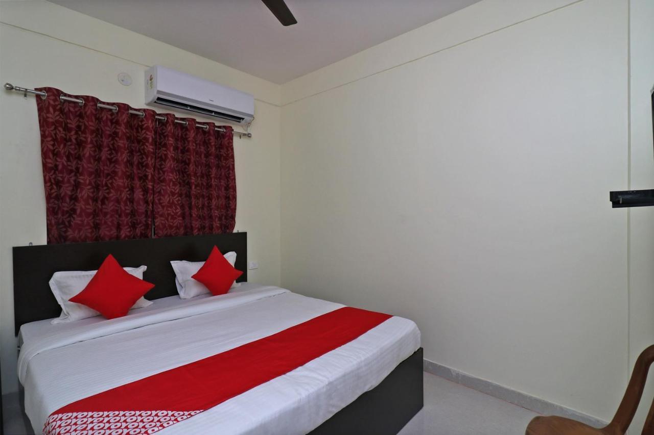Oyo Hotel Ayush Palace Каттак Экстерьер фото