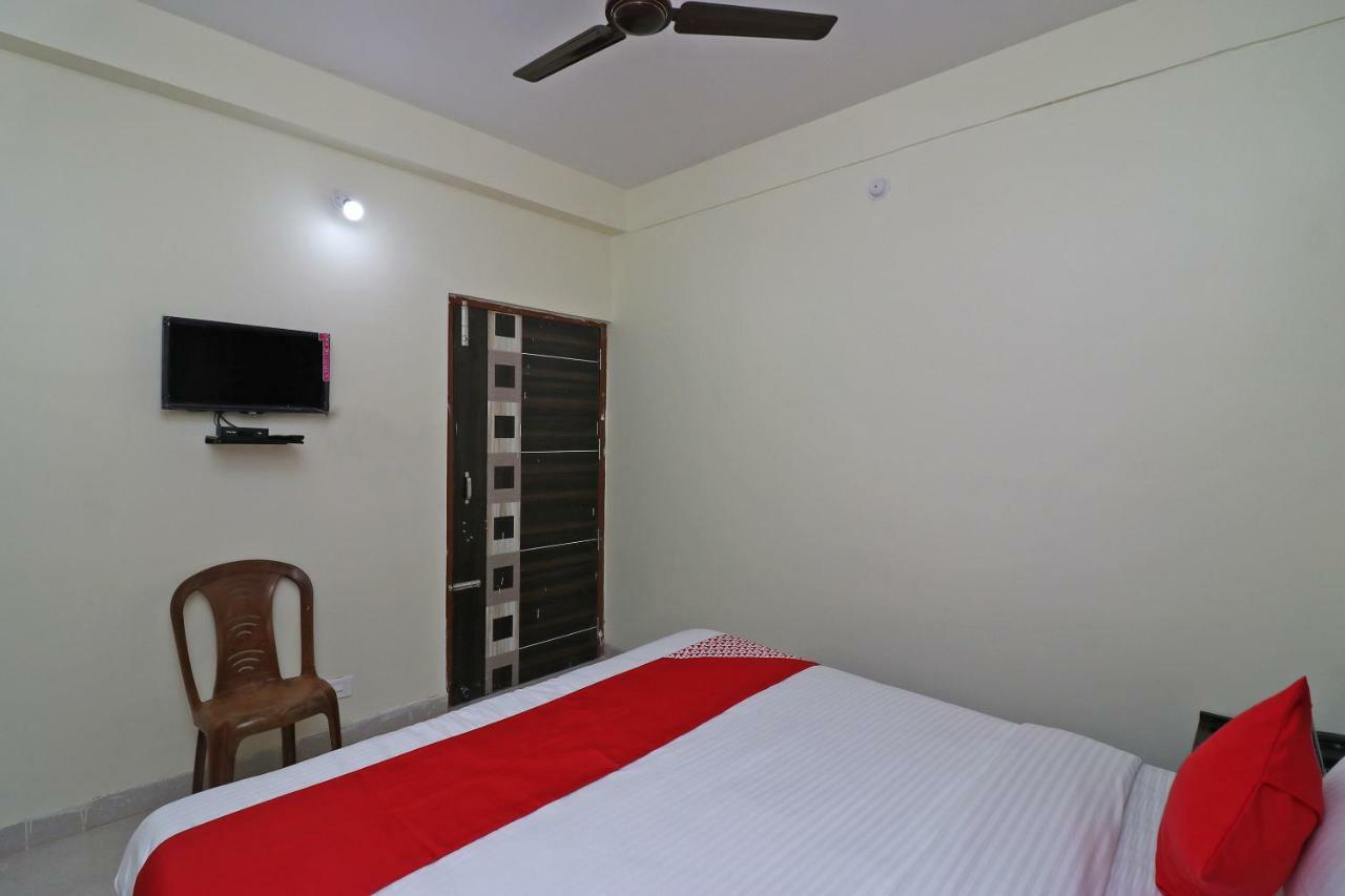 Oyo Hotel Ayush Palace Каттак Экстерьер фото
