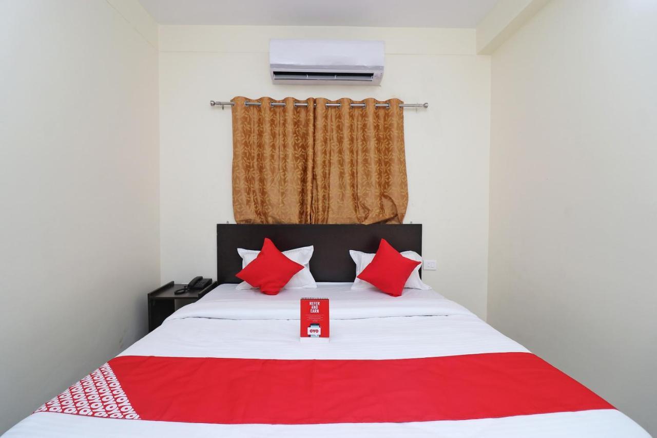 Oyo Hotel Ayush Palace Каттак Экстерьер фото