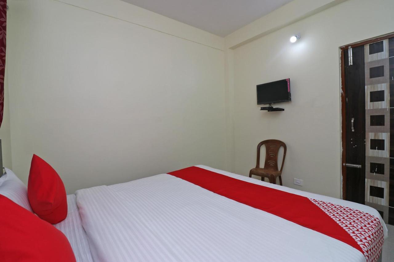 Oyo Hotel Ayush Palace Каттак Экстерьер фото